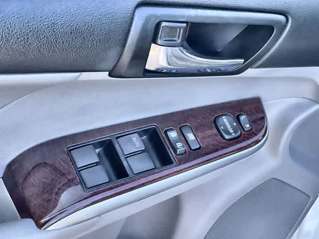 Thumbnail: 2012 Toyota Camry - 30