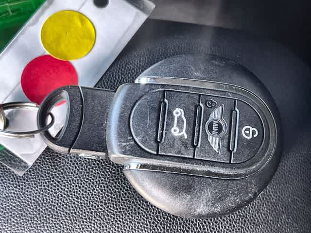 Thumbnail: 2015 MINI Cooper Hardtop - 21