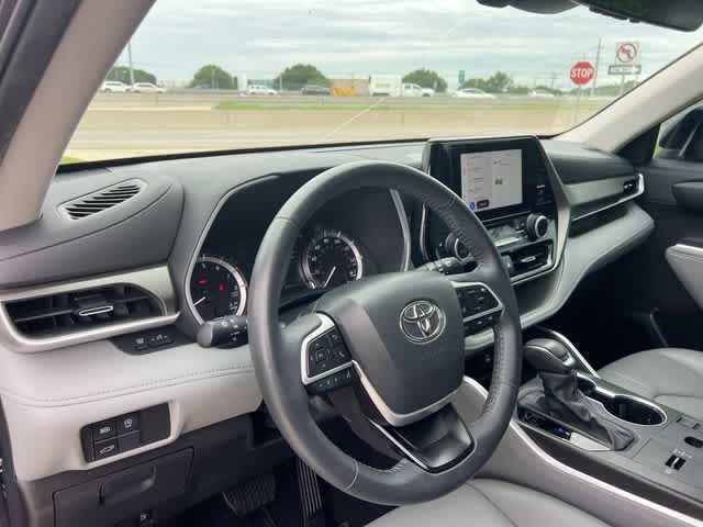 Thumbnail: 2024 Toyota Highlander - 15