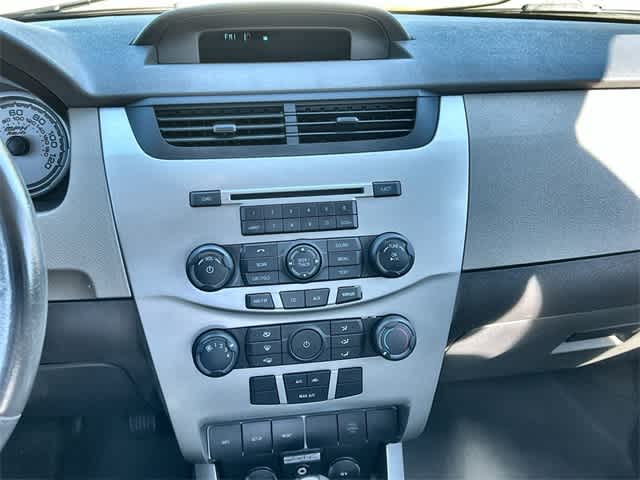 Thumbnail: 2009 Ford Focus - 18