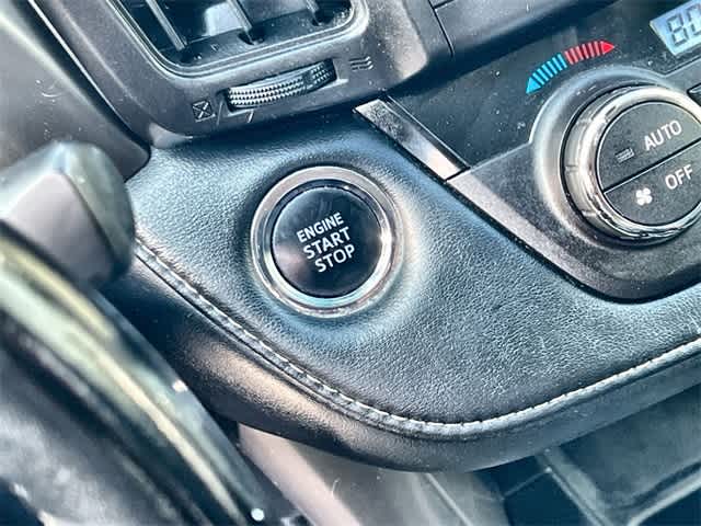 Thumbnail: 2018 Toyota RAV4 - 28