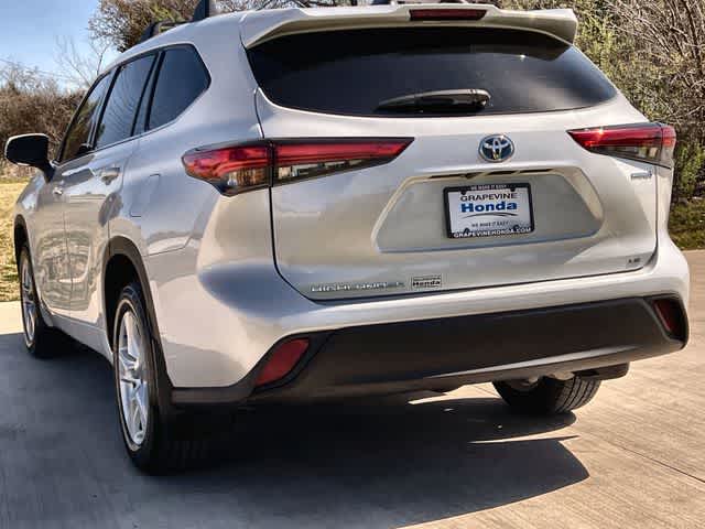 Thumbnail: 2022 Toyota Highlander - 5