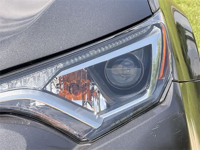 2018 Toyota RAV4 XLE 24