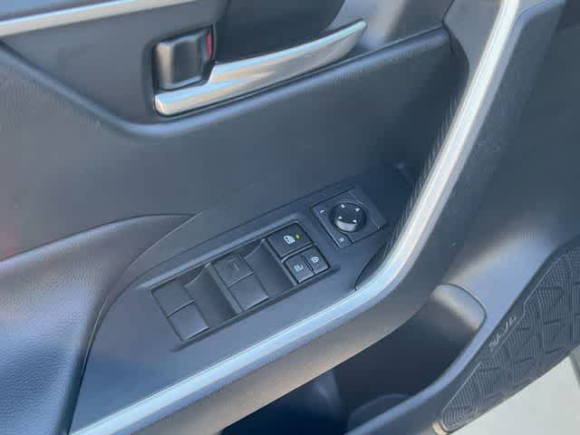 Thumbnail: 2019 Toyota RAV4 - 30