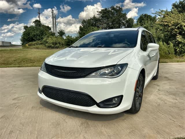 2020 Chrysler Pacifica Touring L photo 2
