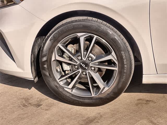 Thumbnail: 2023 Kia Forte - 9