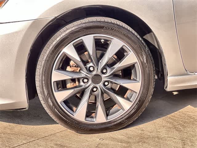 Thumbnail: 2016 Nissan Sentra - 9