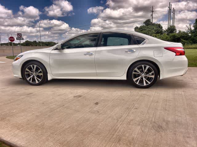 Thumbnail: 2016 Nissan Altima - 4