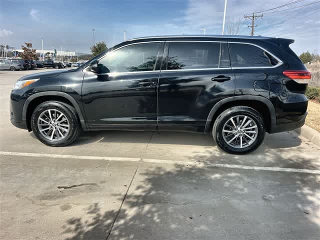 Thumbnail: 2017 Toyota Highlander - 4