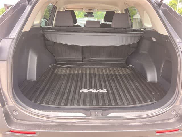 Thumbnail: 2021 Toyota RAV4 - 20