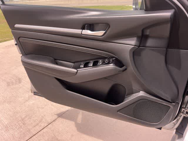 Thumbnail: 2023 Nissan Altima - 30