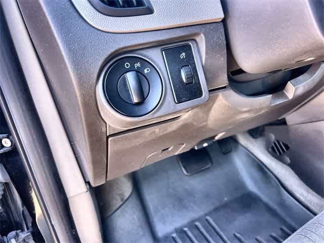 Thumbnail: 2009 Ford Focus - 27