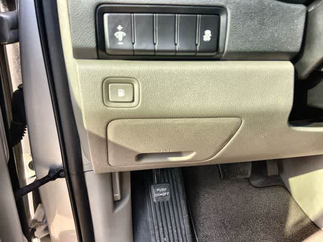 Thumbnail: 2020 Kia Sedona - 28