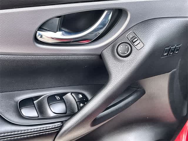 Thumbnail: 2020 Nissan Rogue Sport - 30