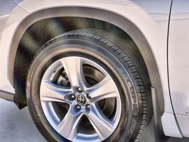 Thumbnail: 2022 Toyota Highlander - 9