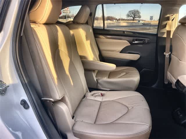 Thumbnail: 2023 Toyota Highlander - 14