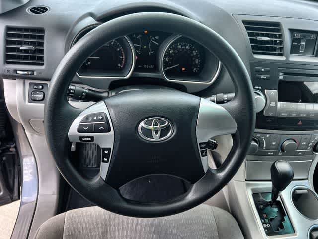 Thumbnail: 2012 Toyota Highlander - 16