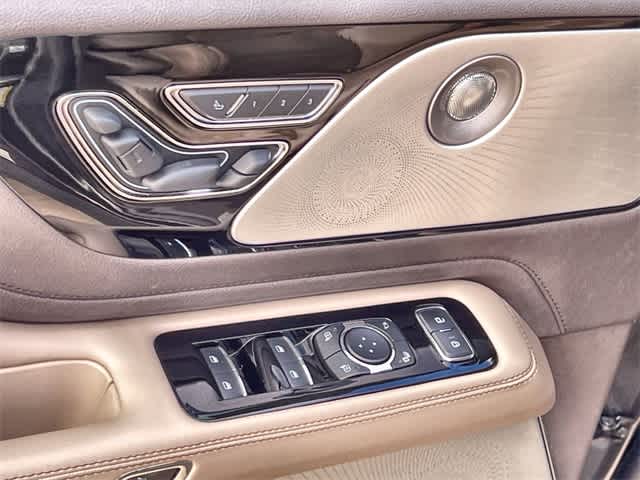 Thumbnail: 2020 Lincoln Aviator - 30