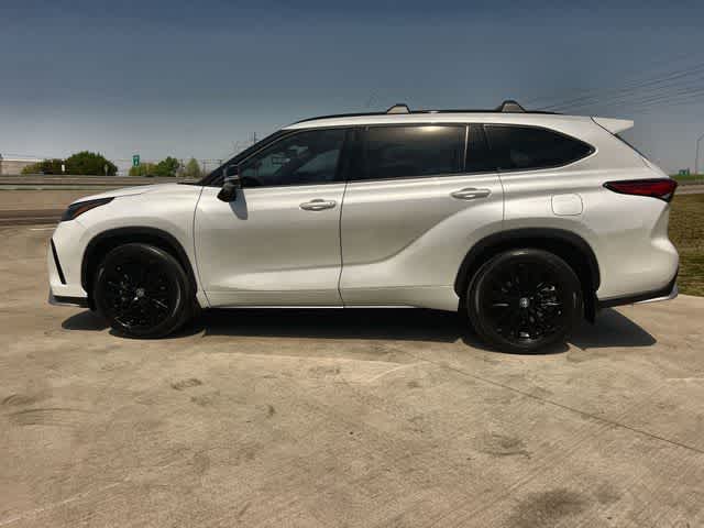 Thumbnail: 2023 Toyota Highlander - 4