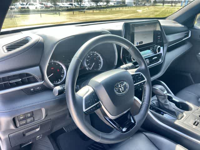 Thumbnail: 2024 Toyota Highlander - 15