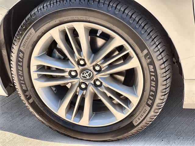 2016 Toyota Camry SE 9
