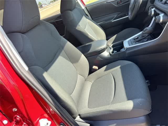 2021 Toyota RAV4 LE 12