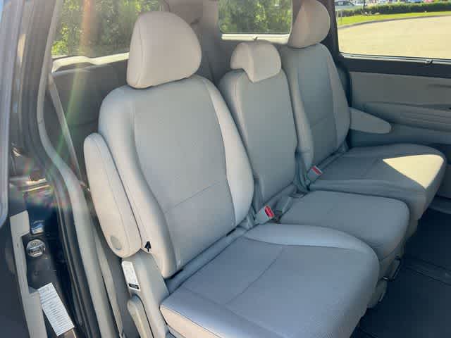 Thumbnail: 2016 Kia Sedona - 14