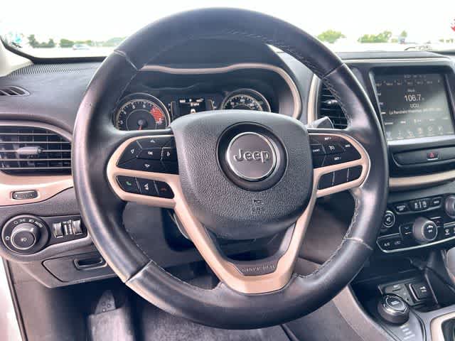 Thumbnail: 2017 Jeep Cherokee - 17