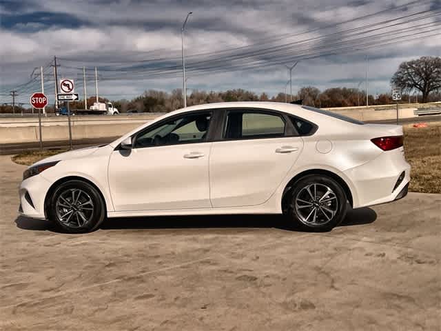 Thumbnail: 2023 Kia Forte - 4