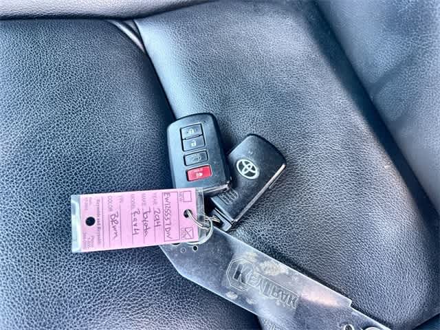 Thumbnail: 2014 Toyota RAV4 - 21