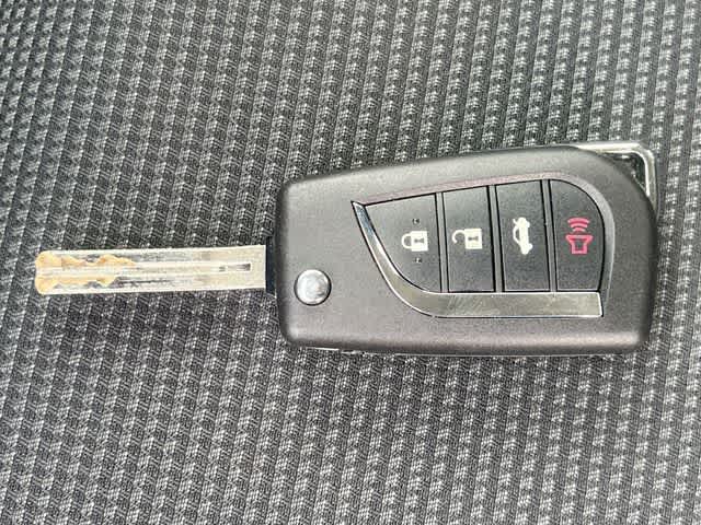 Thumbnail: 2021 Toyota RAV4 - 21