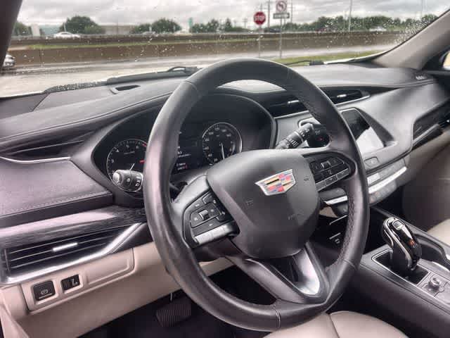 Thumbnail: 2022 Cadillac XT4 - 15