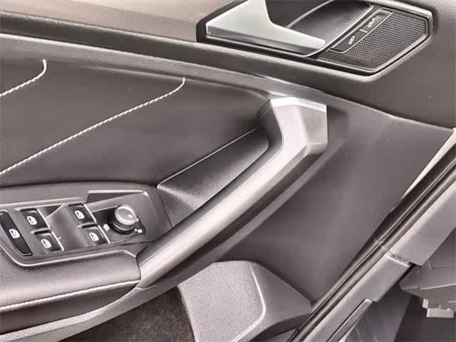 Thumbnail: 2022 Volkswagen Tiguan - 30