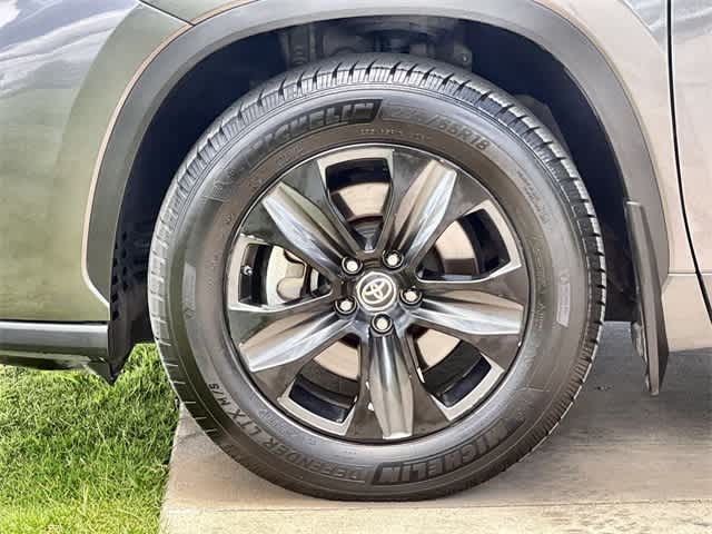 Thumbnail: 2021 Toyota Highlander - 9