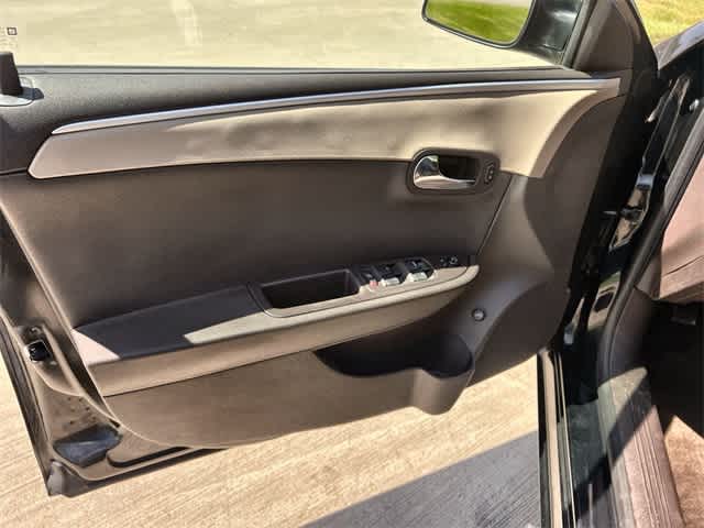 Thumbnail: 2012 Chevrolet Malibu - 28