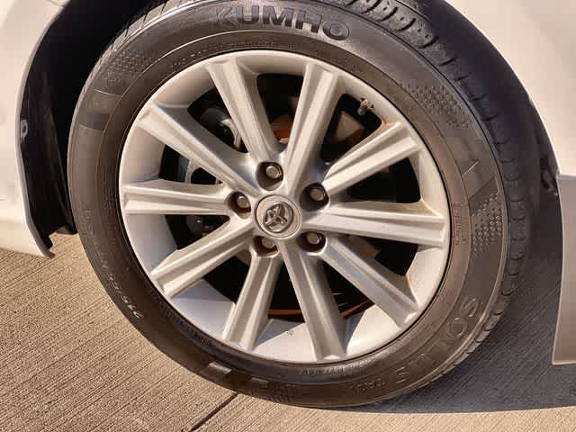 Thumbnail: 2012 Toyota Camry - 9