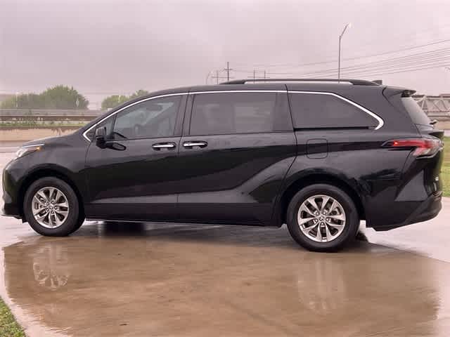 2022 Toyota Sienna XLE 4