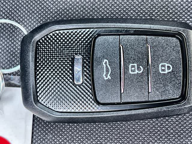 Thumbnail: 2021 Toyota Venza - 21