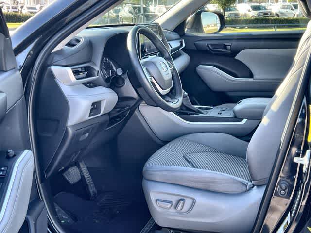 Thumbnail: 2024 Toyota Highlander - 3