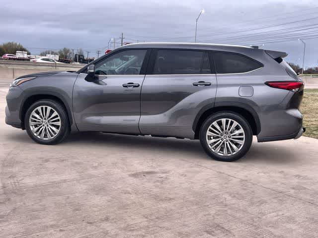 Thumbnail: 2023 Toyota Highlander - 4