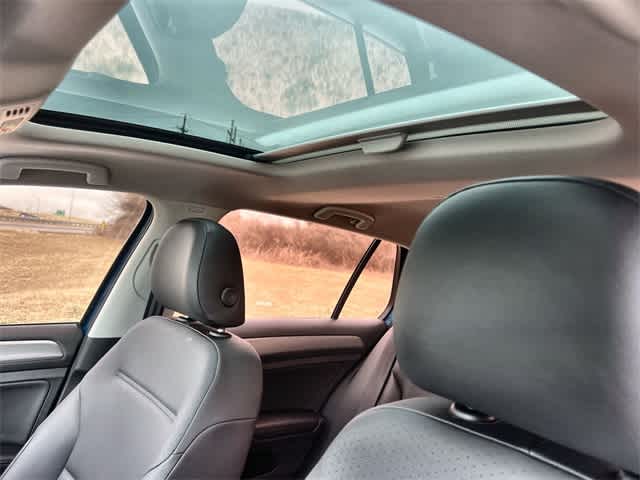 Thumbnail: 2015 Volkswagen Golf - 30