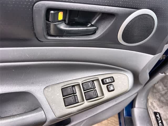 Thumbnail: 2006 Toyota Tacoma - 28