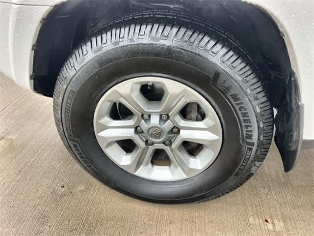 Thumbnail: 2014 Toyota 4Runner - 9