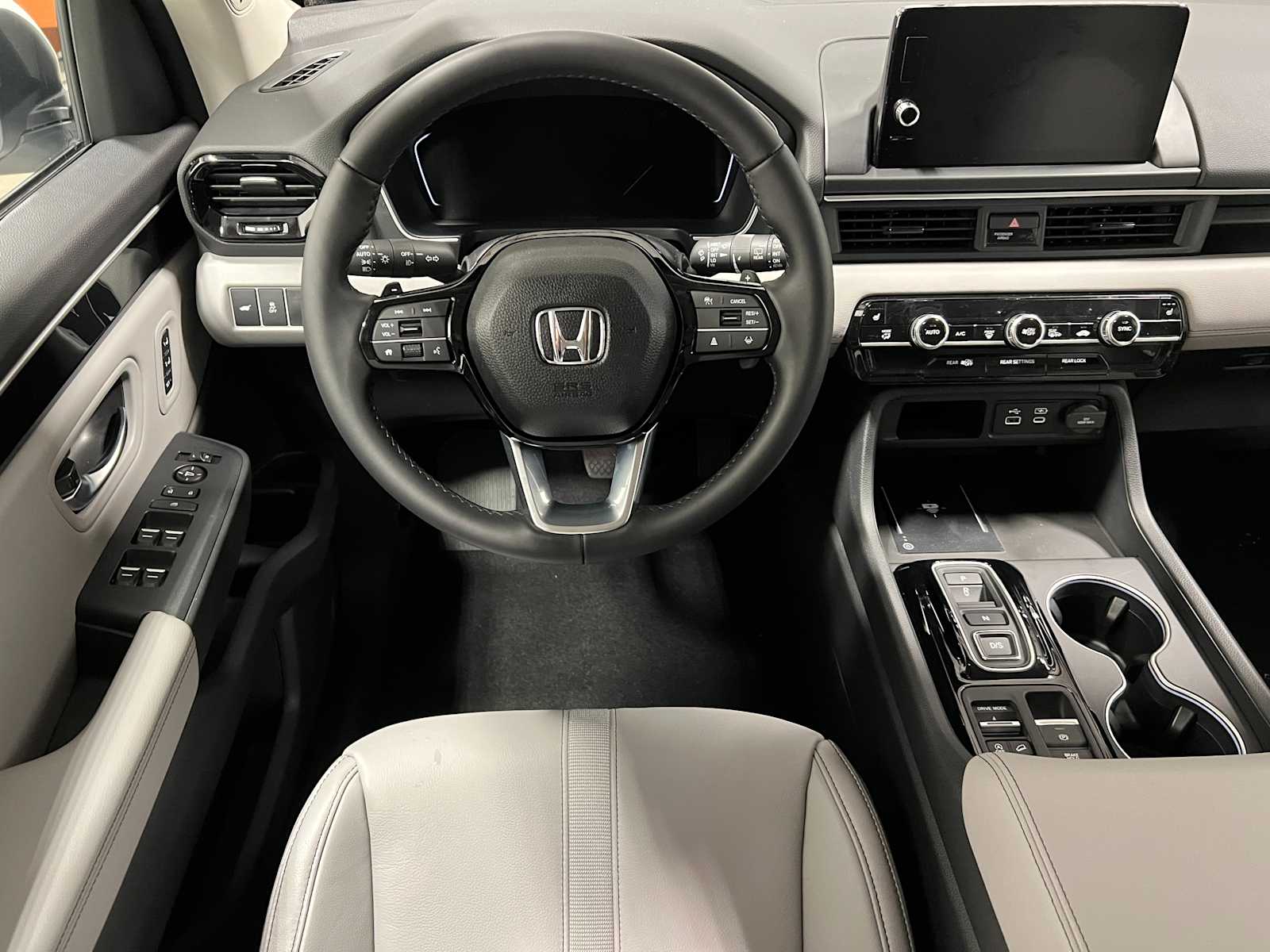 Thumbnail: 2025 Honda Pilot - 18