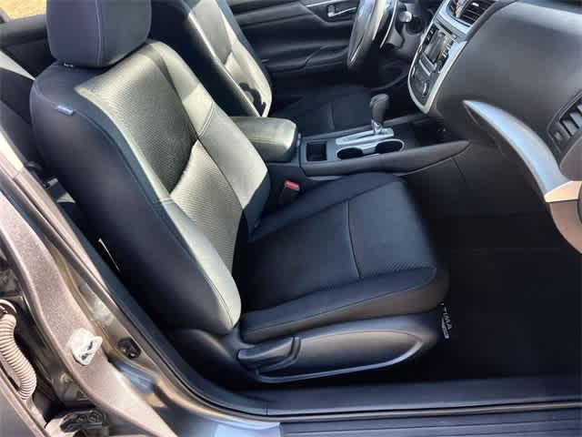 Thumbnail: 2017 Nissan Altima - 12