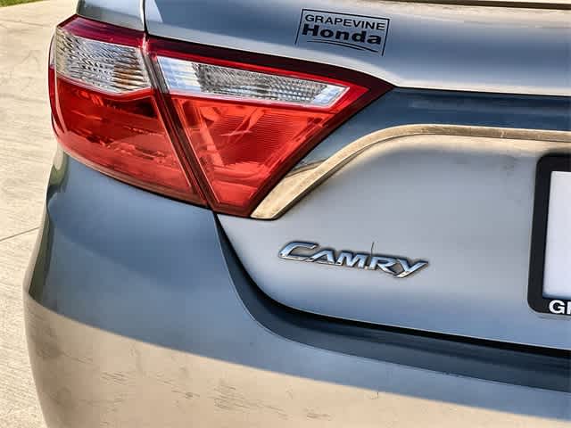 2016 Toyota Camry SE 8