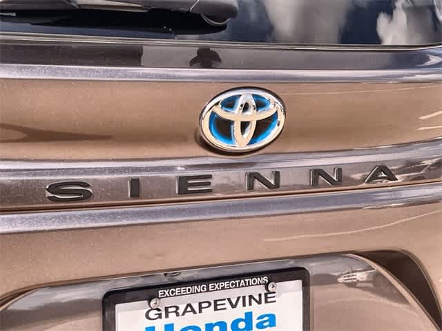 Thumbnail: 2021 Toyota Sienna - 8