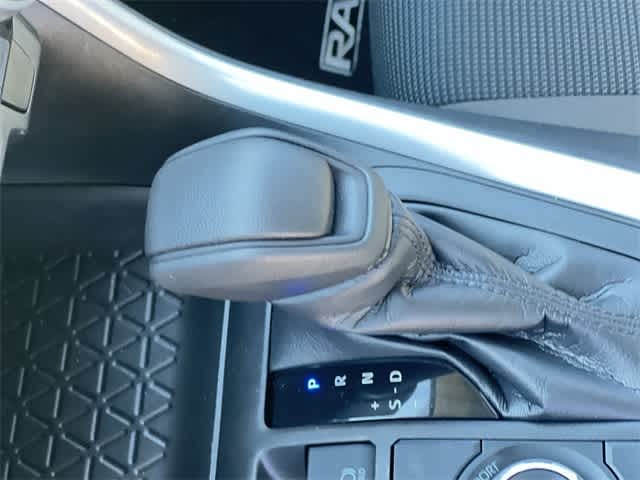 2021 Toyota RAV4 LE 16
