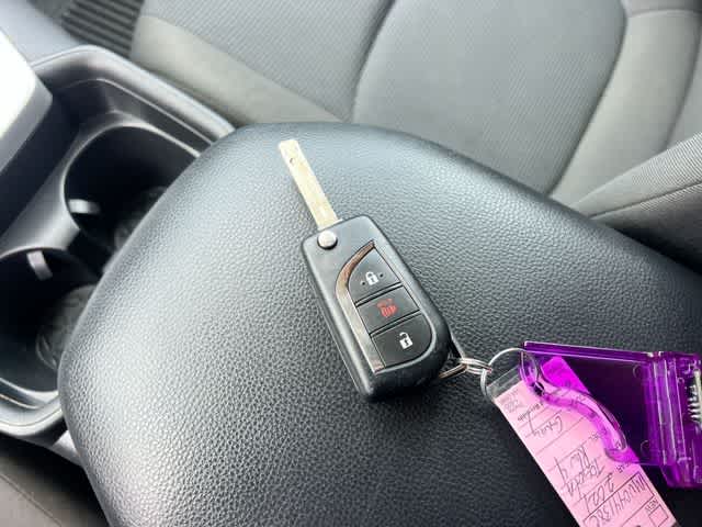 Thumbnail: 2021 Toyota RAV4 - 21