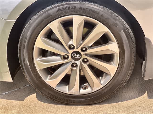 Thumbnail: 2016 Hyundai Sonata - 9